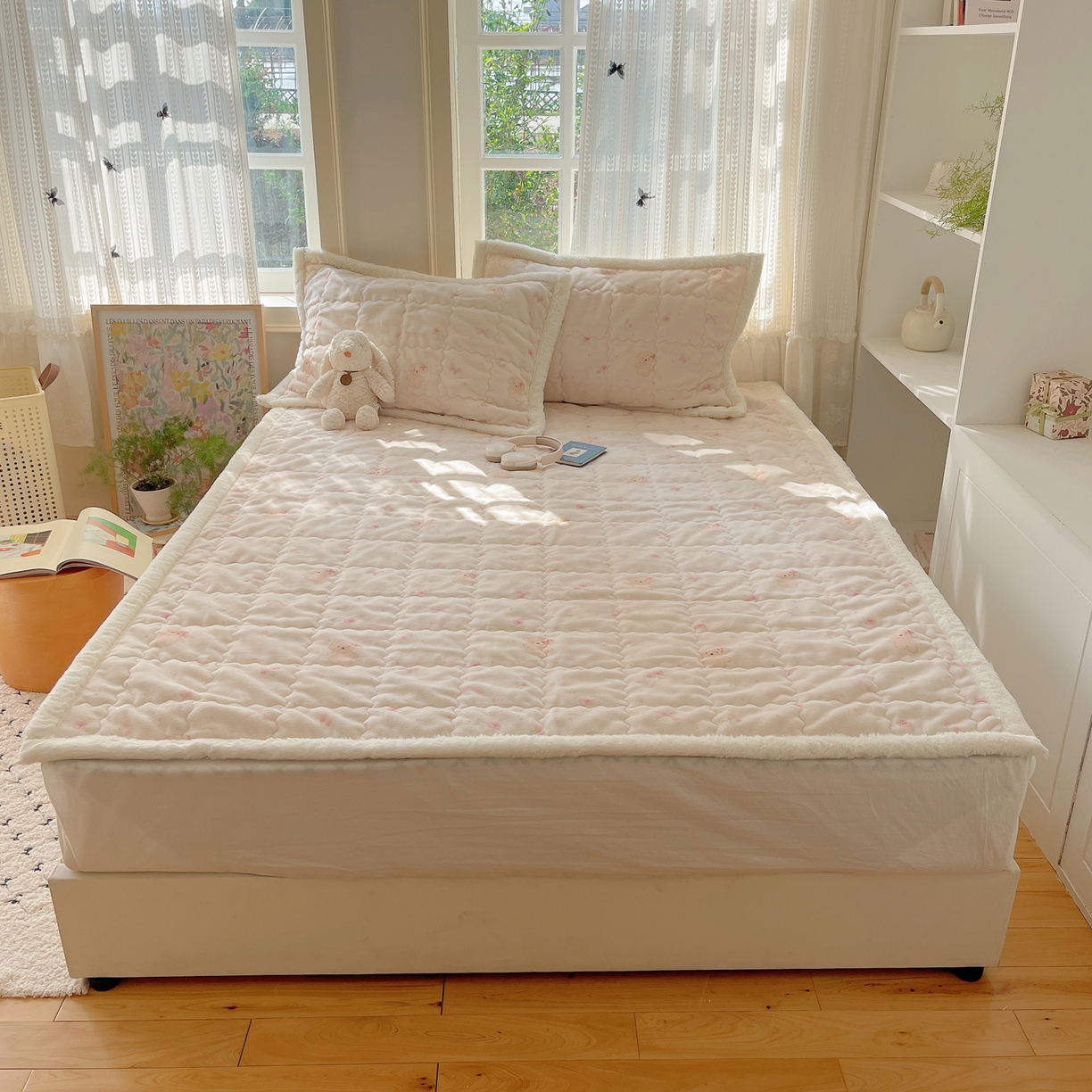 红嘴企鹅 2025新款高克重牛奶绒印花床护垫床褥 可爱比熊