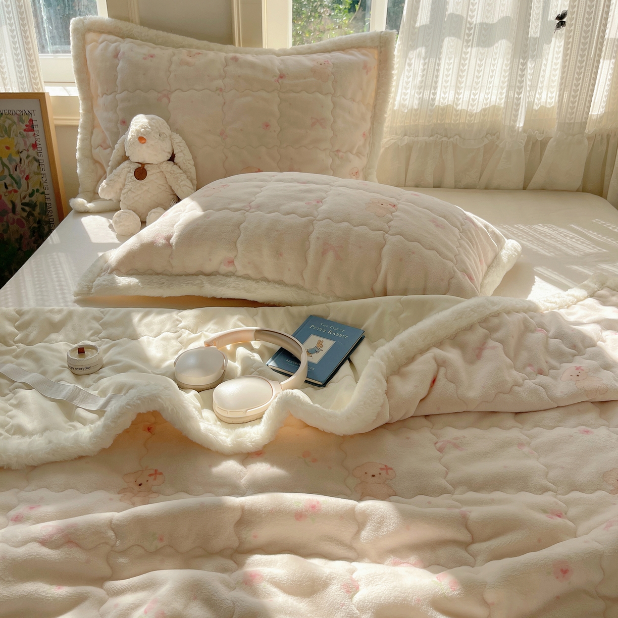 91家纺网 家纺一手货源 找家纺 红嘴企鹅 2025新款高克重牛奶绒印花床护垫床褥 可爱比熊