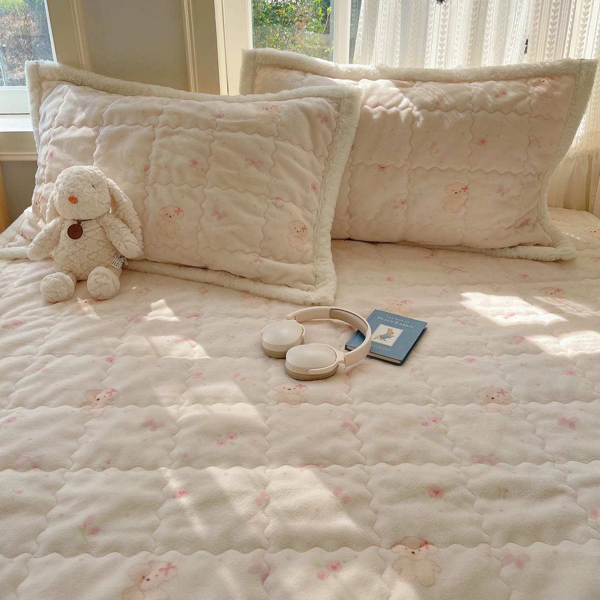 91家纺网 家纺一手货源 找家纺 红嘴企鹅 2025新款高克重牛奶绒印花床护垫床褥 可爱比熊