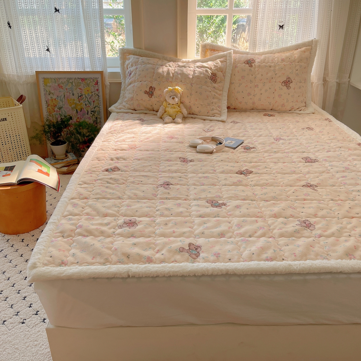 91家纺网 家纺一手货源 找家纺 红嘴企鹅 2025新款高克重牛奶绒印花床护垫床褥 萌萌熊