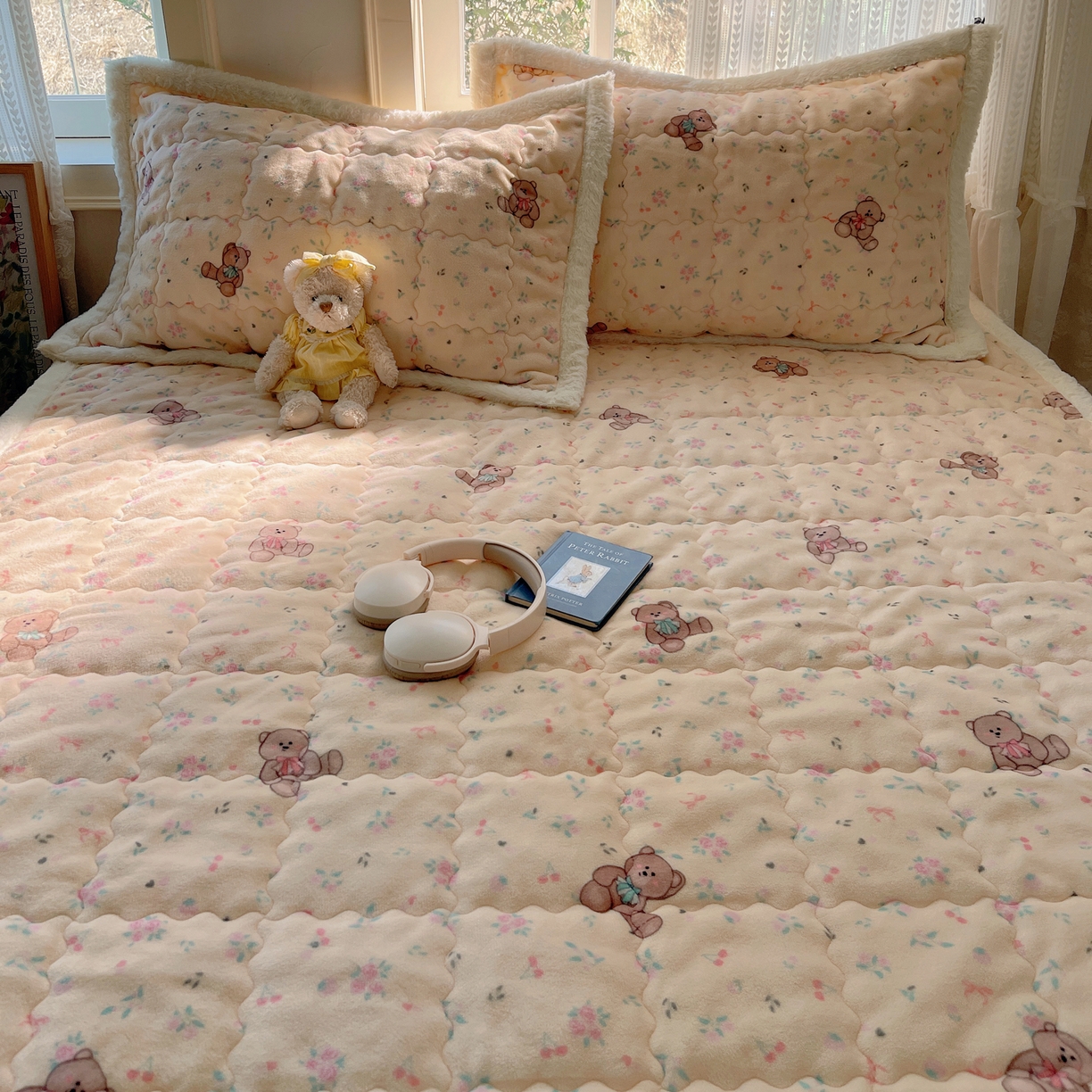 91家纺网 家纺一手货源 找家纺 红嘴企鹅 2025新款高克重牛奶绒印花床护垫床褥 萌萌熊