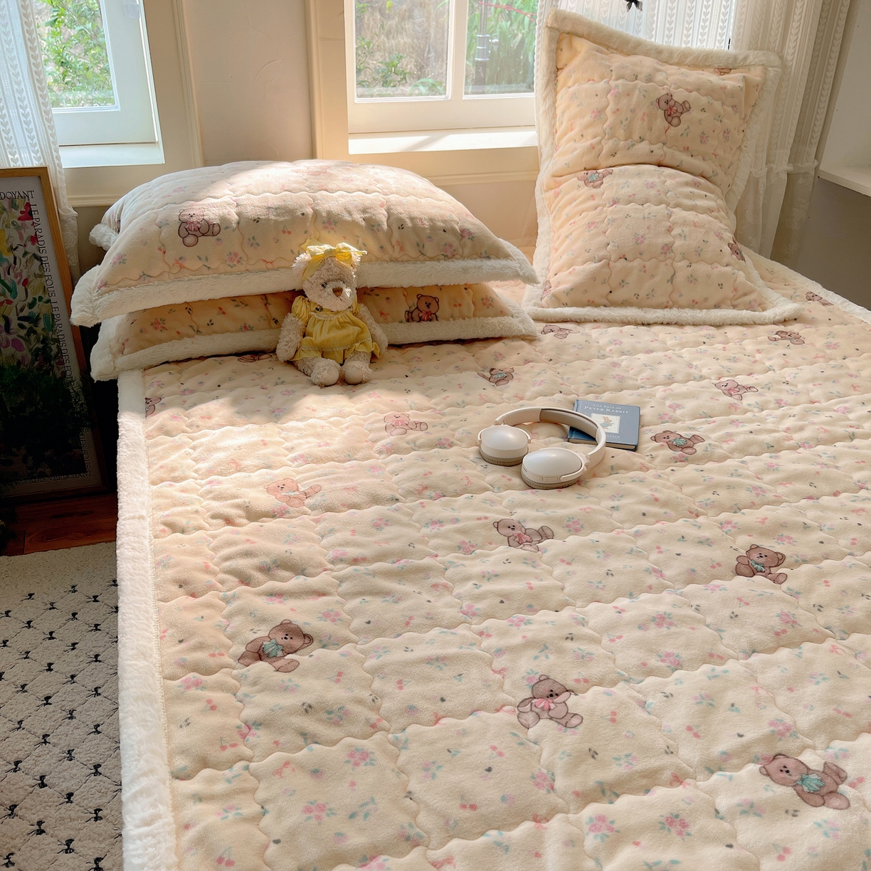 91家纺网 家纺一手货源 找家纺 红嘴企鹅 2025新款高克重牛奶绒印花床护垫床褥 萌萌熊