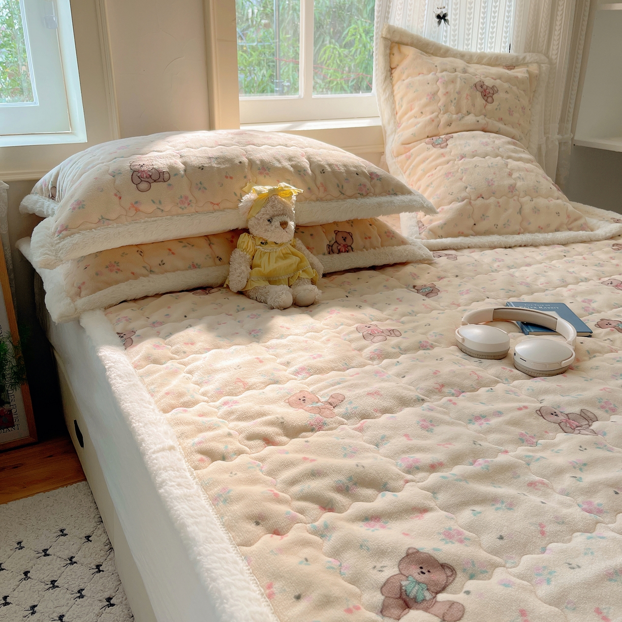 91家纺网 家纺一手货源 找家纺 红嘴企鹅 2025新款高克重牛奶绒印花床护垫床褥 萌萌熊