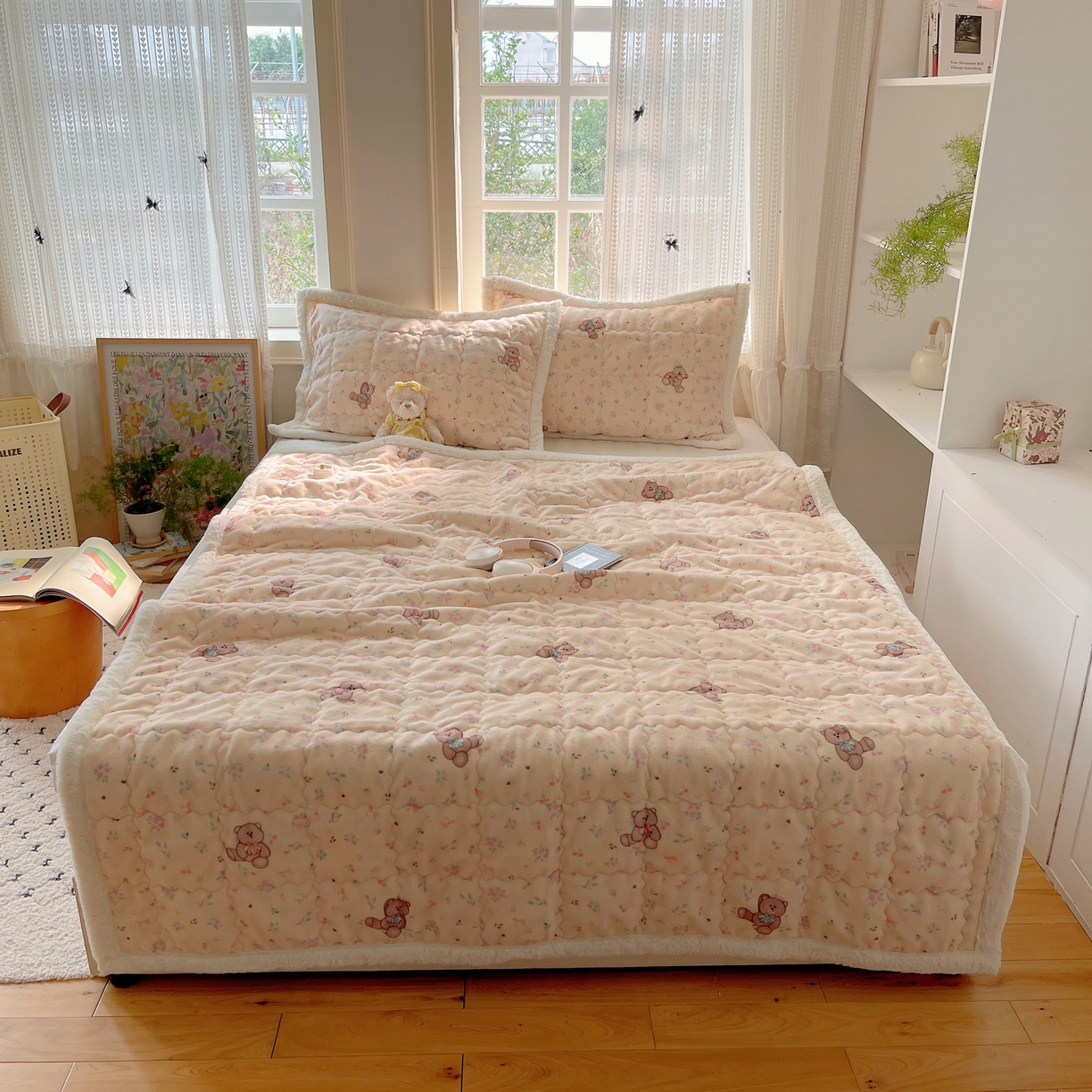 91家纺网 家纺一手货源 找家纺 红嘴企鹅 2025新款高克重牛奶绒印花床护垫床褥 萌萌熊