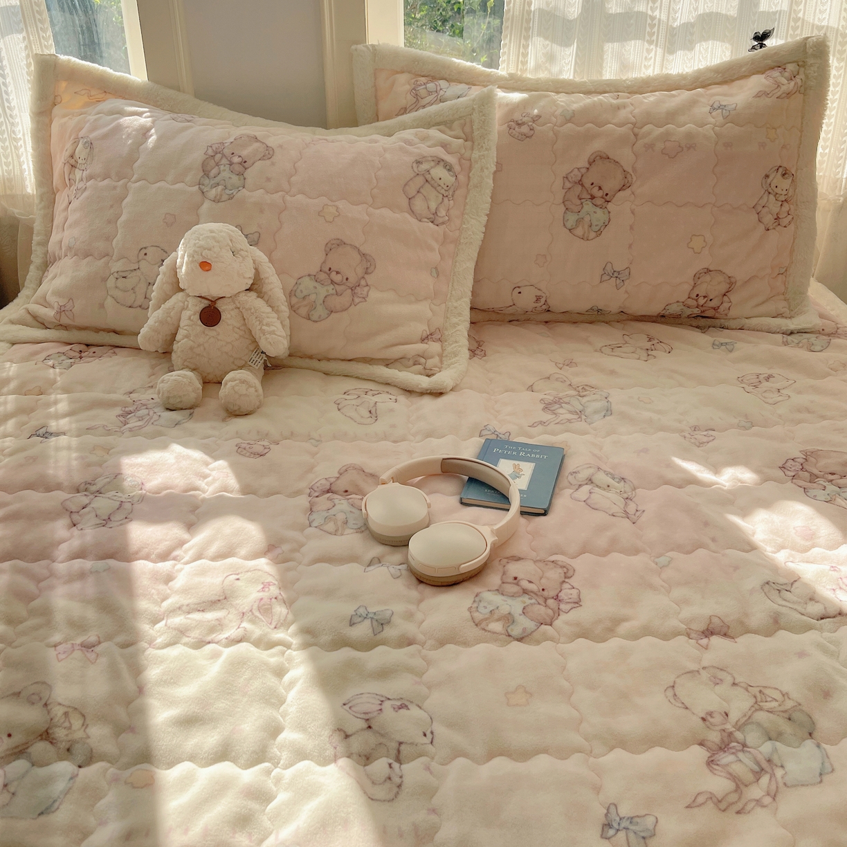 91家纺网 家纺一手货源 找家纺 红嘴企鹅 2025新款高克重牛奶绒印花床护垫床褥 梦幻小熊