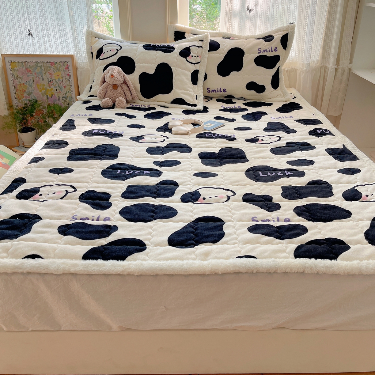 91家纺网 家纺一手货源 找家纺 红嘴企鹅 2025新款高克重牛奶绒印花床护垫床褥 奶油狗