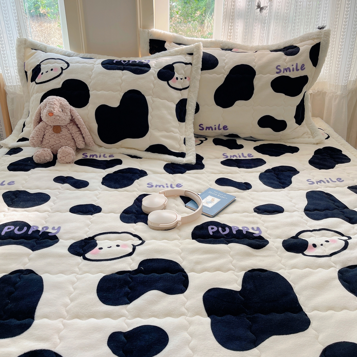 91家纺网 家纺一手货源 找家纺 红嘴企鹅 2025新款高克重牛奶绒印花床护垫床褥 奶油狗