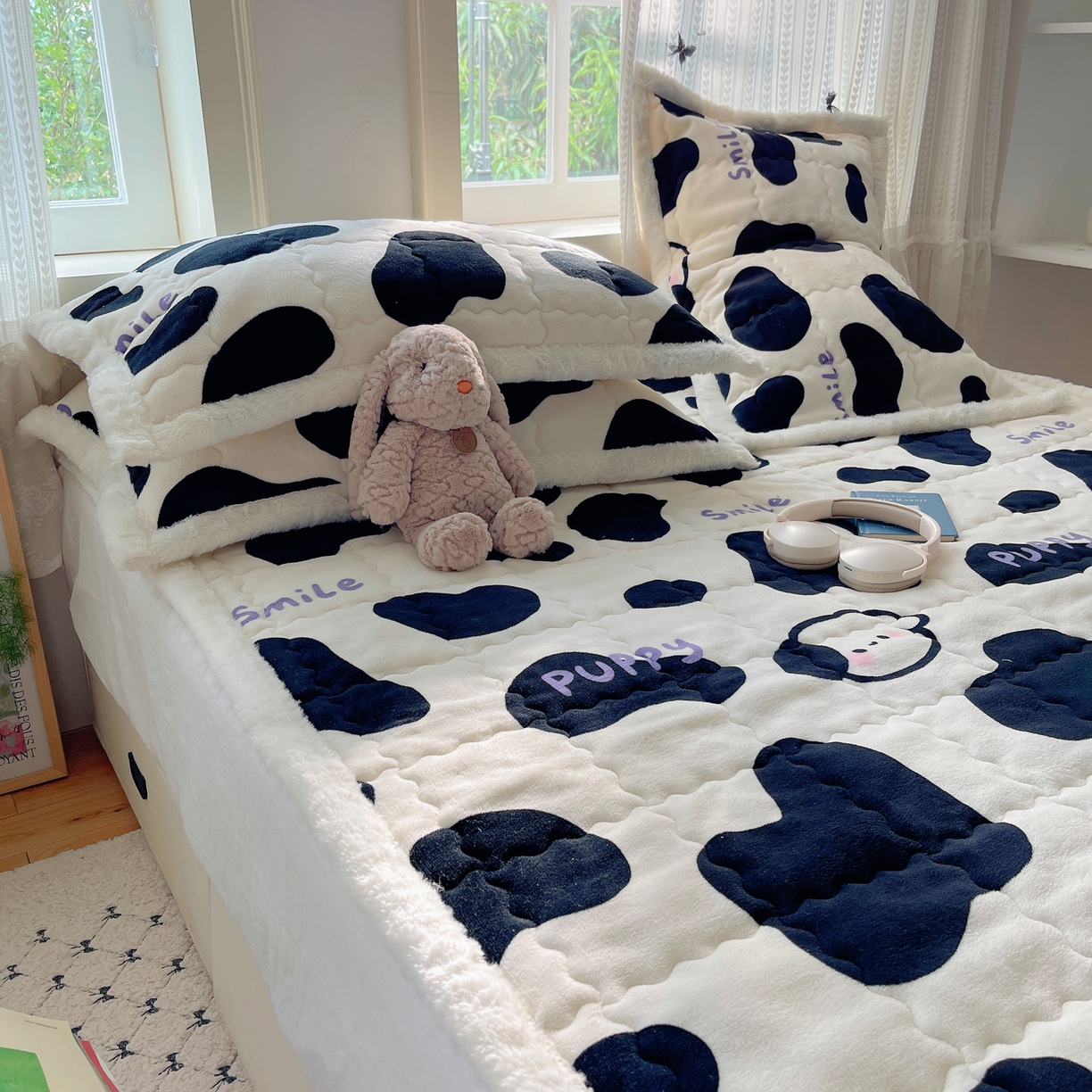 91家纺网 家纺一手货源 找家纺 红嘴企鹅 2025新款高克重牛奶绒印花床护垫床褥 奶油狗