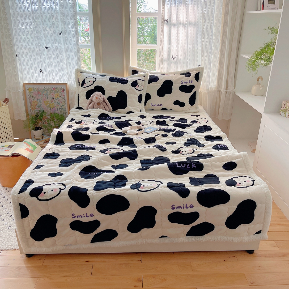 91家纺网 家纺一手货源 找家纺 红嘴企鹅 2025新款高克重牛奶绒印花床护垫床褥 奶油狗