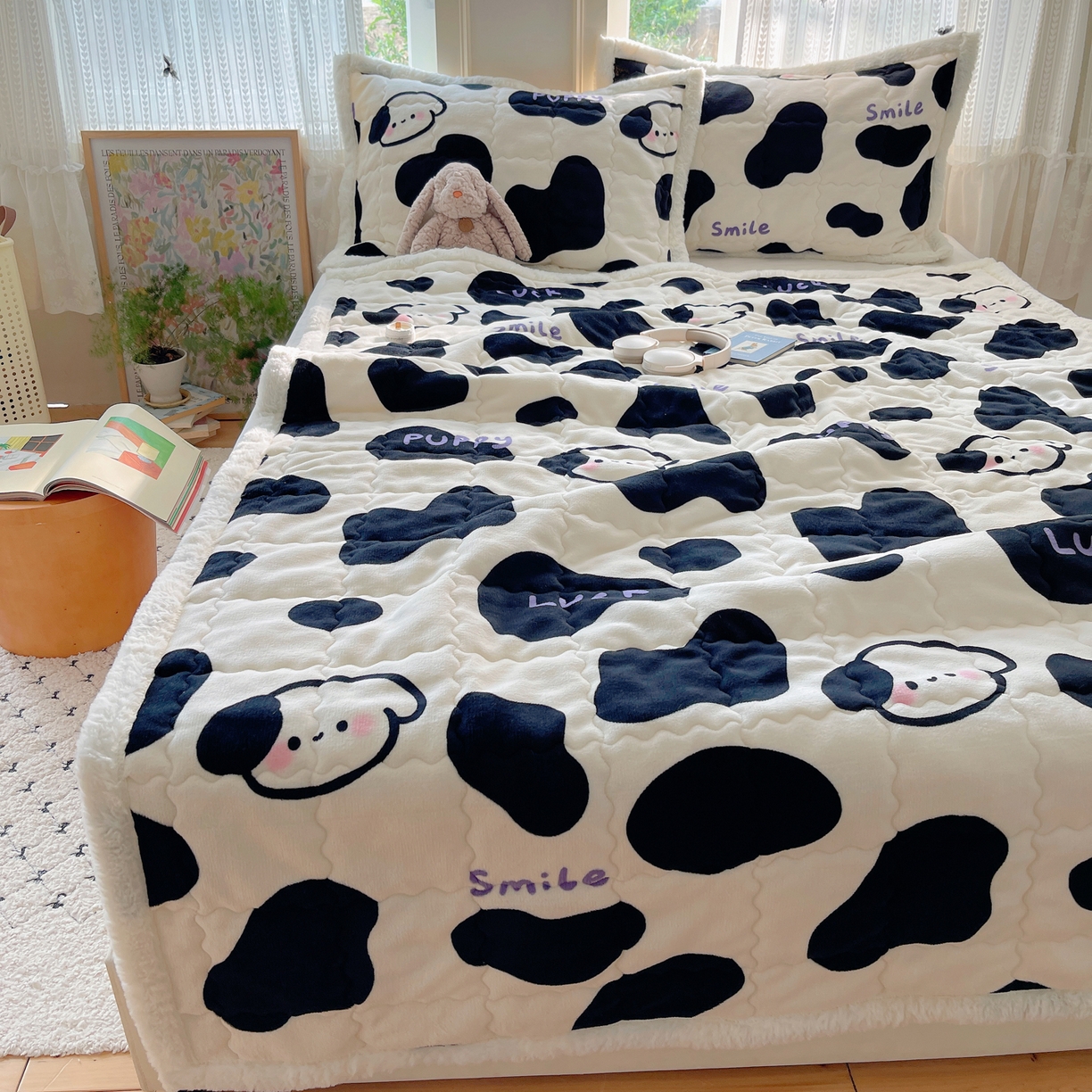 91家纺网 家纺一手货源 找家纺 红嘴企鹅 2025新款高克重牛奶绒印花床护垫床褥 奶油狗