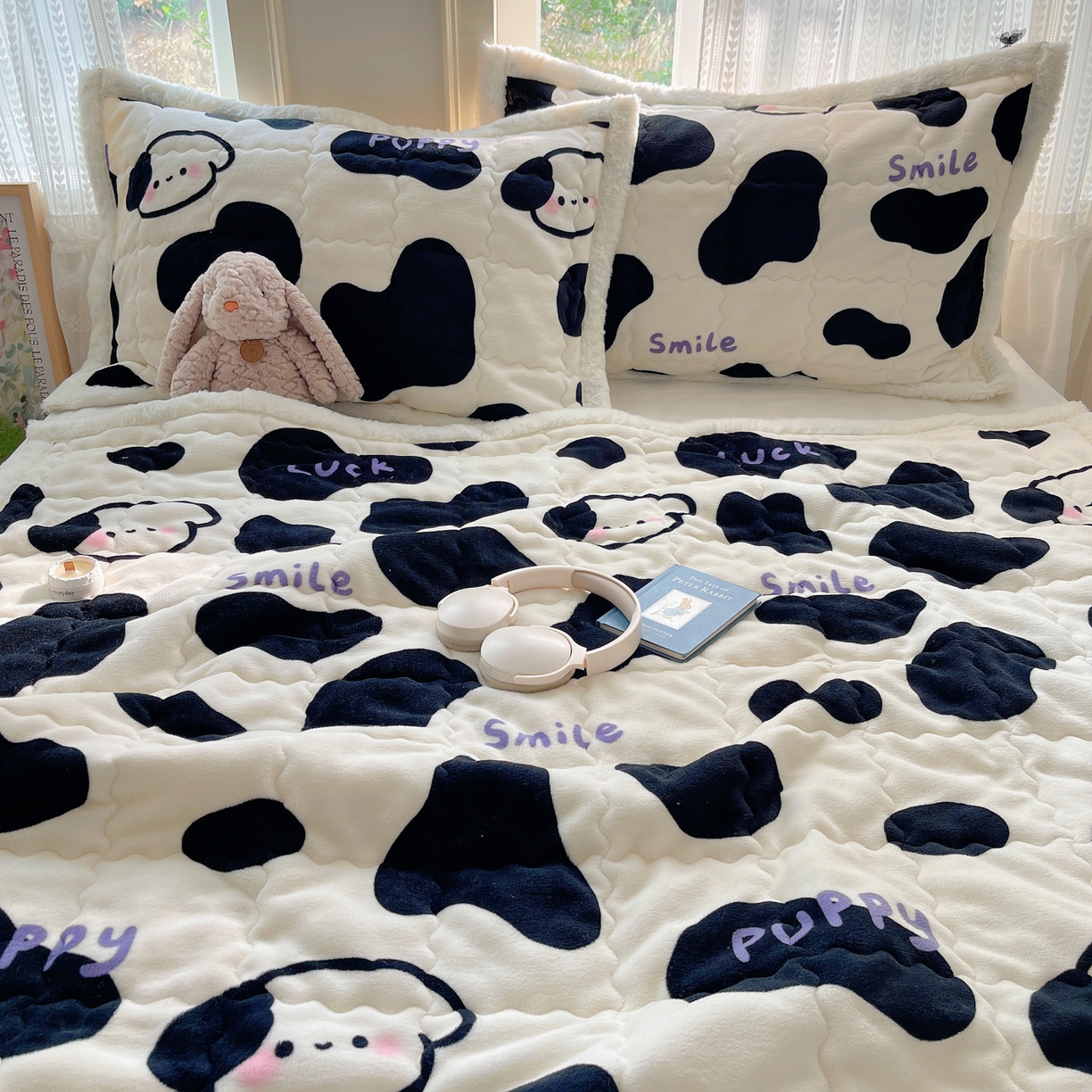 91家纺网 家纺一手货源 找家纺 红嘴企鹅 2025新款高克重牛奶绒印花床护垫床褥 奶油狗