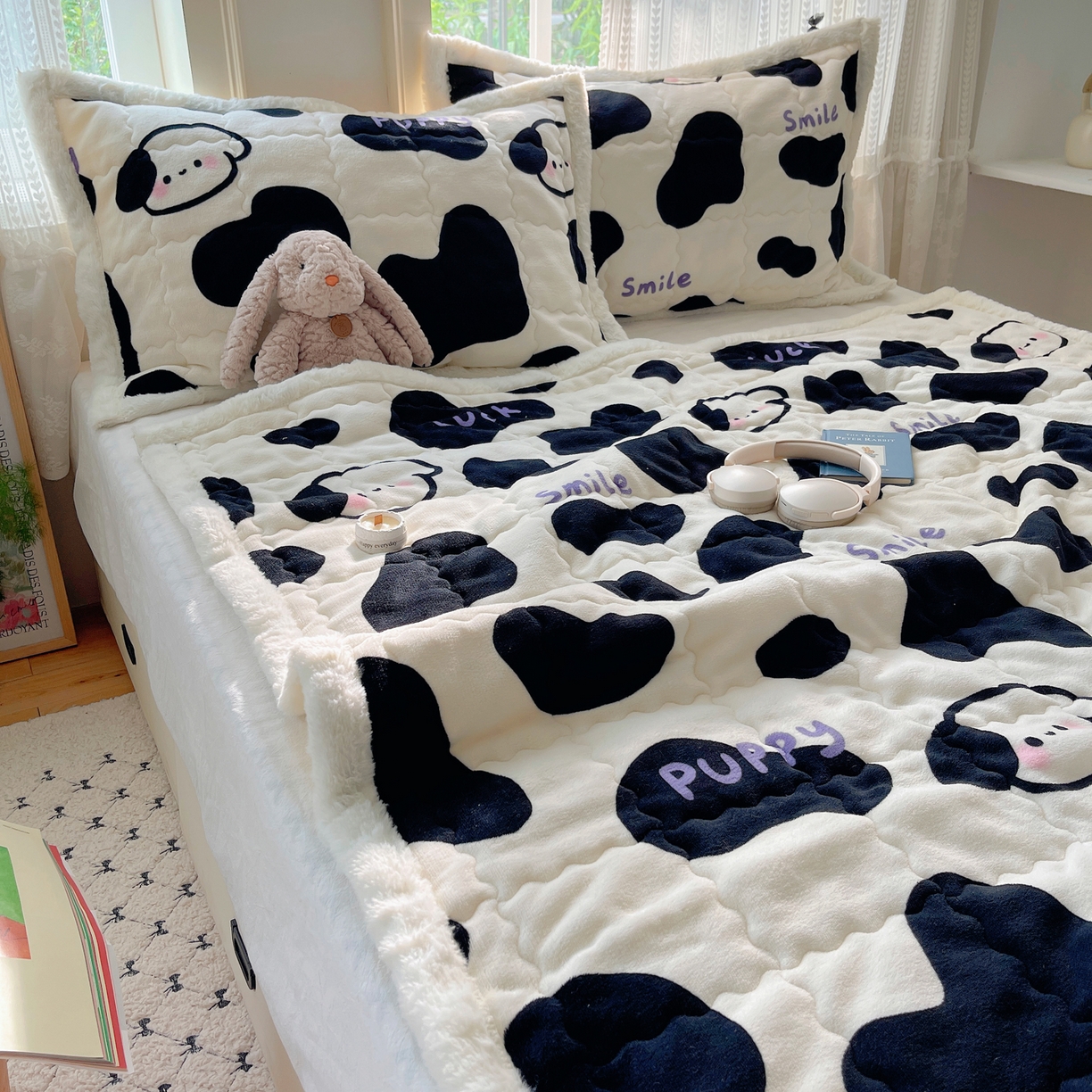 91家纺网 家纺一手货源 找家纺 红嘴企鹅 2025新款高克重牛奶绒印花床护垫床褥 奶油狗