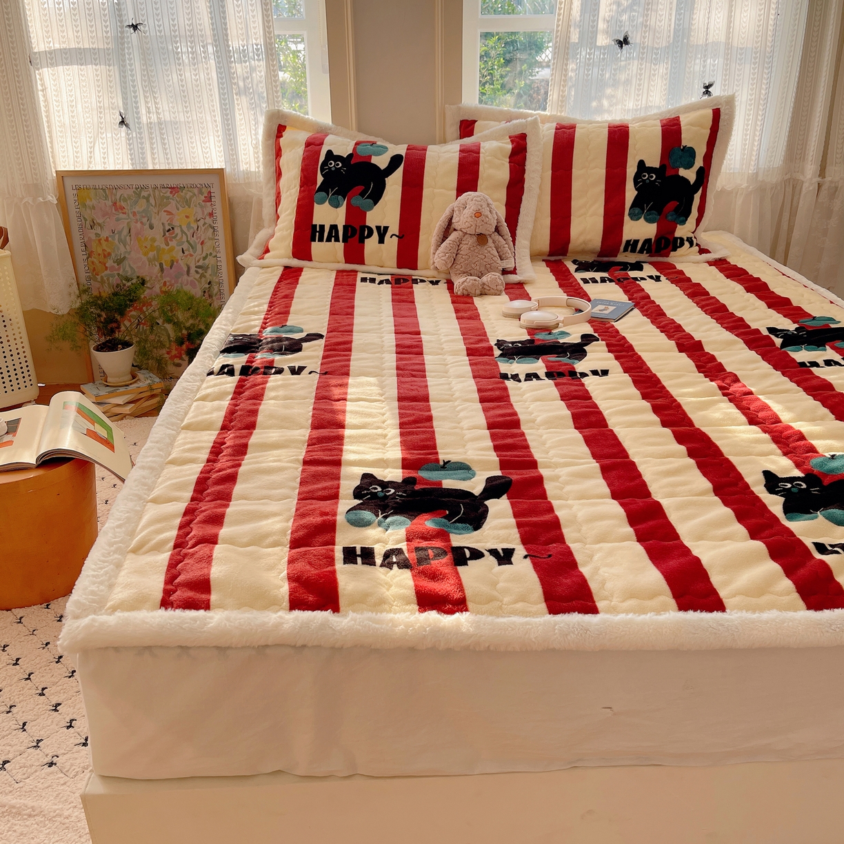 91家纺网 家纺一手货源 找家纺 红嘴企鹅 2025新款高克重牛奶绒印花床护垫床褥 平安猫