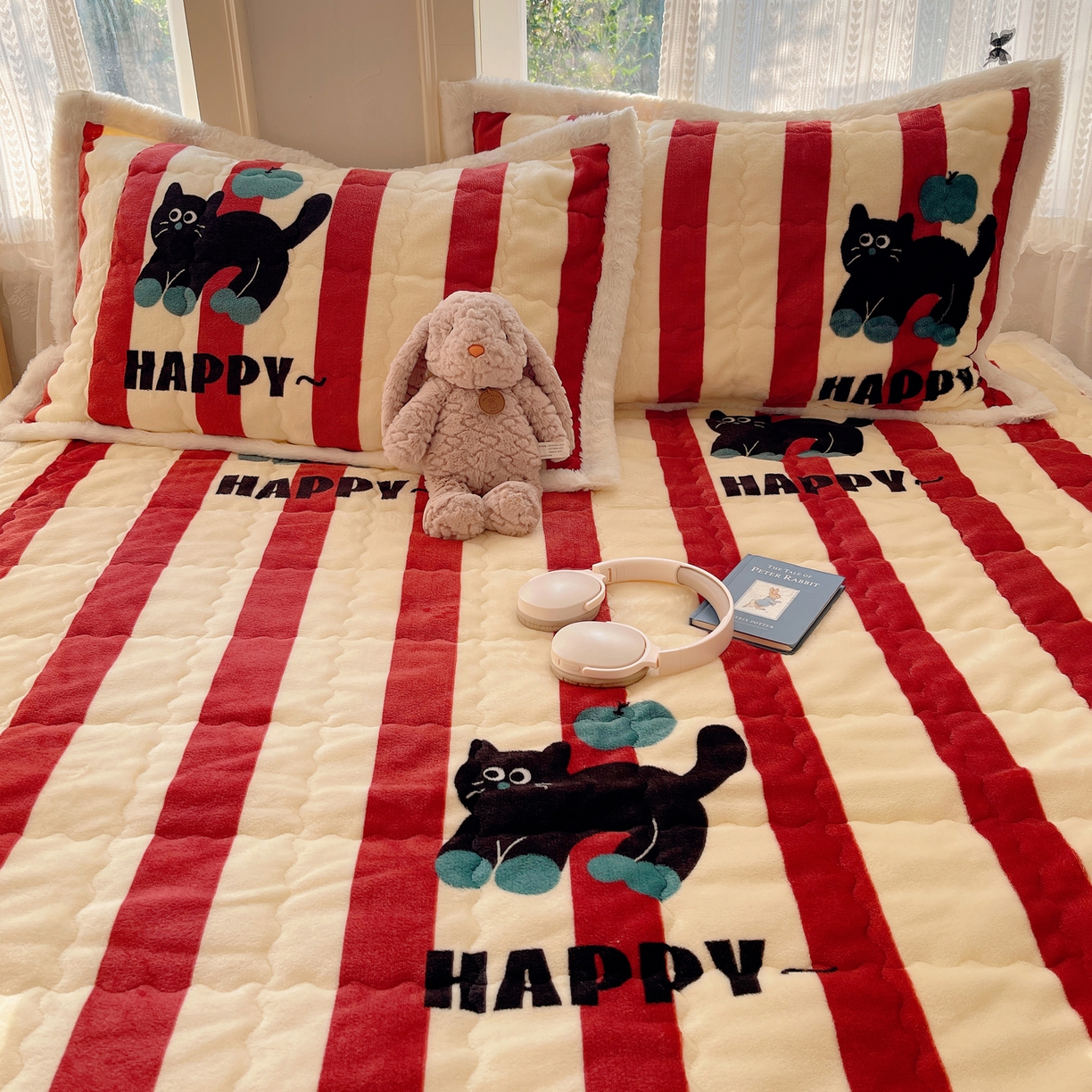 91家纺网 家纺一手货源 找家纺 红嘴企鹅 2025新款高克重牛奶绒印花床护垫床褥 平安猫