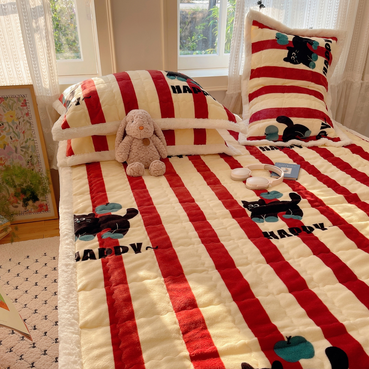 91家纺网 家纺一手货源 找家纺 红嘴企鹅 2025新款高克重牛奶绒印花床护垫床褥 平安猫