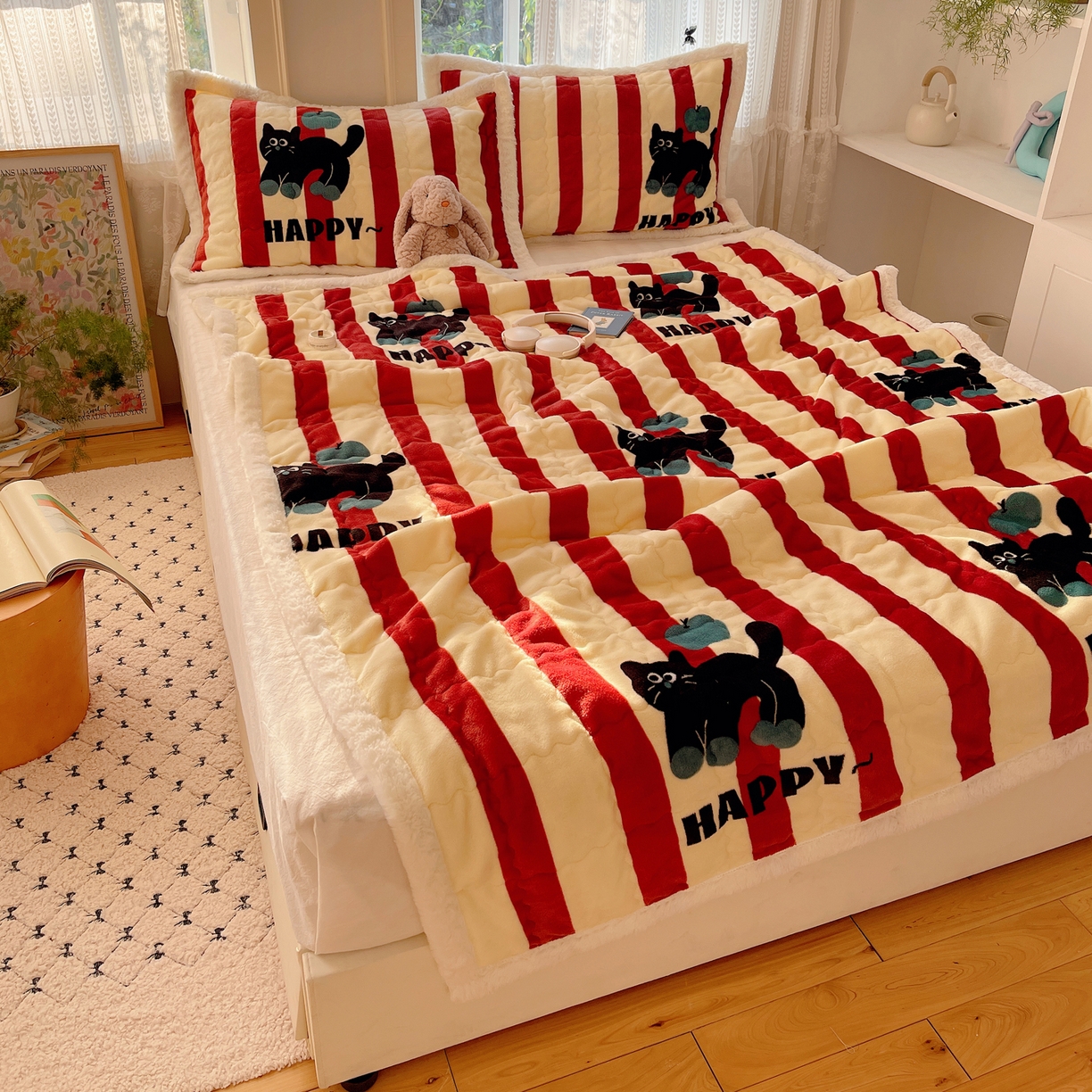 91家纺网 家纺一手货源 找家纺 红嘴企鹅 2025新款高克重牛奶绒印花床护垫床褥 平安猫