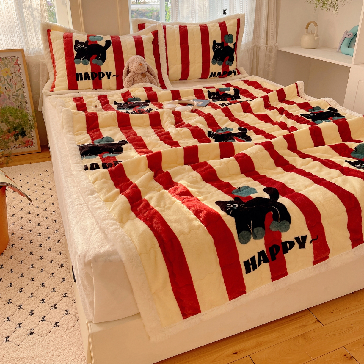 91家纺网 家纺一手货源 找家纺 红嘴企鹅 2025新款高克重牛奶绒印花床护垫床褥 平安猫