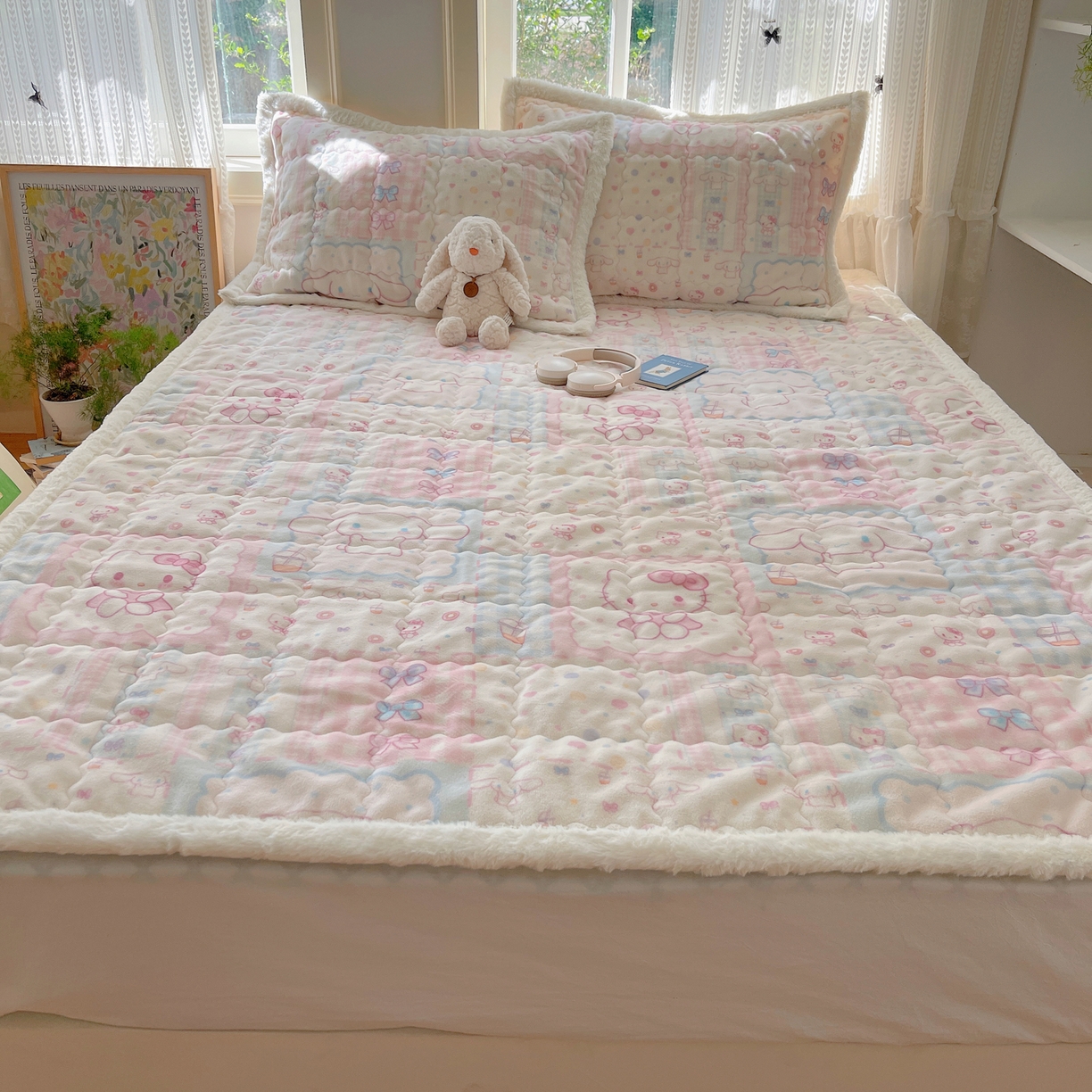 91家纺网 家纺一手货源 找家纺 红嘴企鹅 2025新款高克重牛奶绒印花床护垫床褥 少女猫咪