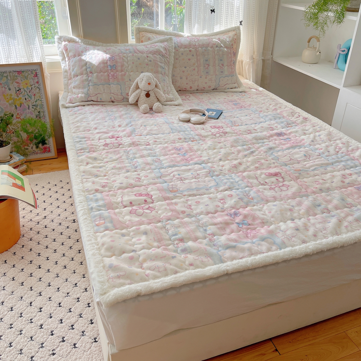 91家纺网 家纺一手货源 找家纺 红嘴企鹅 2025新款高克重牛奶绒印花床护垫床褥 少女猫咪