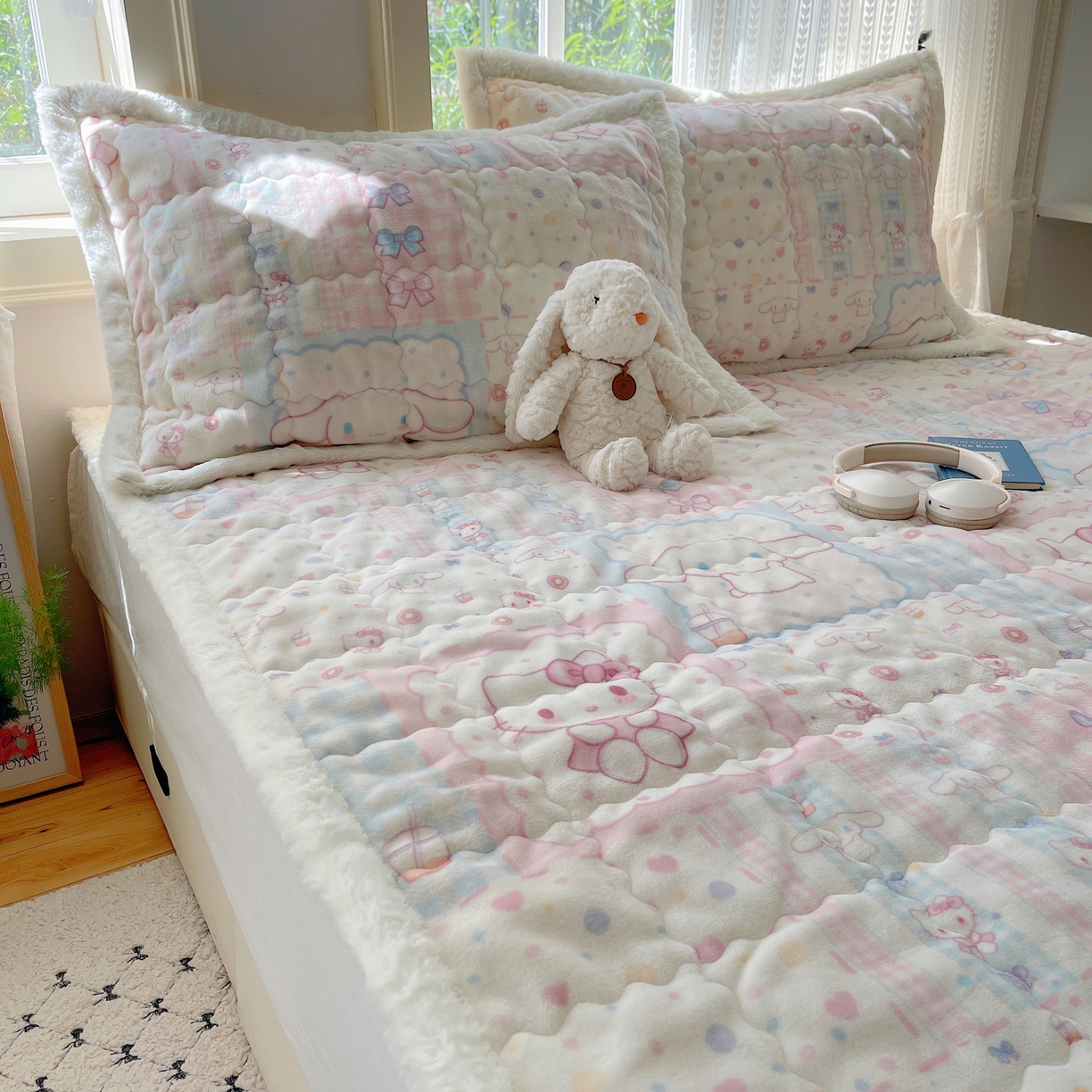 91家纺网 家纺一手货源 找家纺 红嘴企鹅 2025新款高克重牛奶绒印花床护垫床褥 少女猫咪