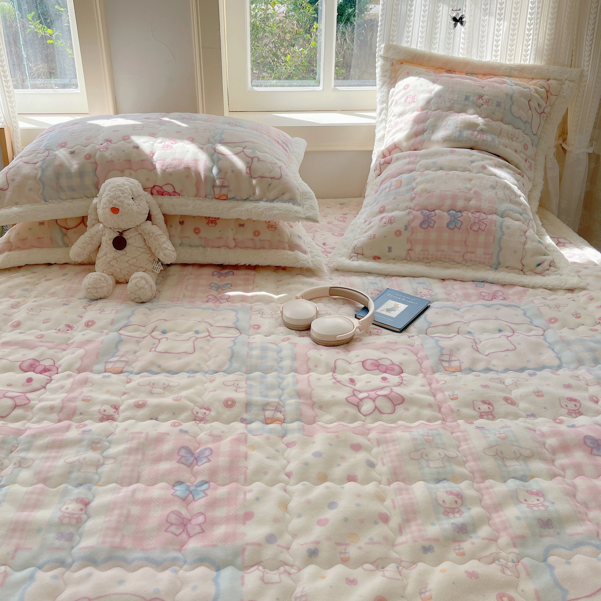 91家纺网 家纺一手货源 找家纺 红嘴企鹅 2025新款高克重牛奶绒印花床护垫床褥 少女猫咪