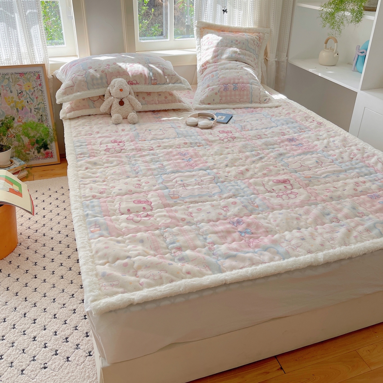 91家纺网 家纺一手货源 找家纺 红嘴企鹅 2025新款高克重牛奶绒印花床护垫床褥 少女猫咪