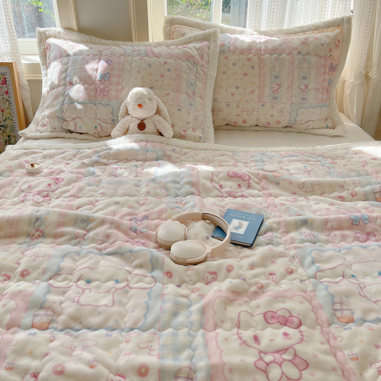 91家纺网 家纺一手货源 找家纺 红嘴企鹅 2025新款高克重牛奶绒印花床护垫床褥 少女猫咪