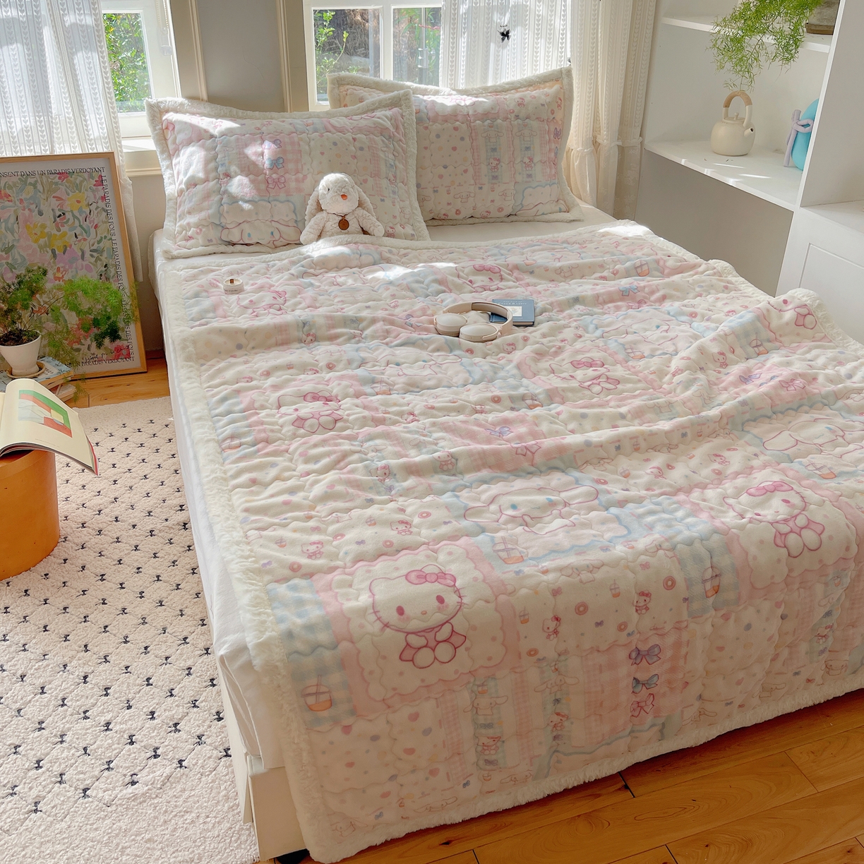 91家纺网 家纺一手货源 找家纺 红嘴企鹅 2025新款高克重牛奶绒印花床护垫床褥 少女猫咪