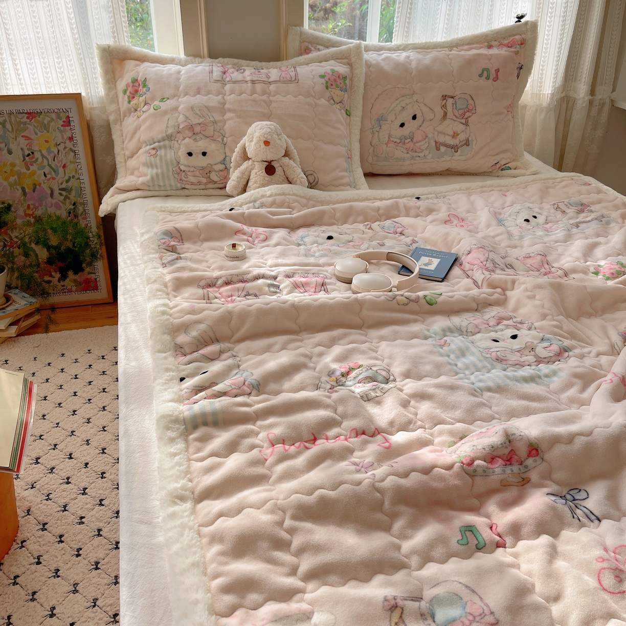 91家纺网 家纺一手货源 找家纺 红嘴企鹅 2025新款高克重牛奶绒印花床护垫床褥 生日Party