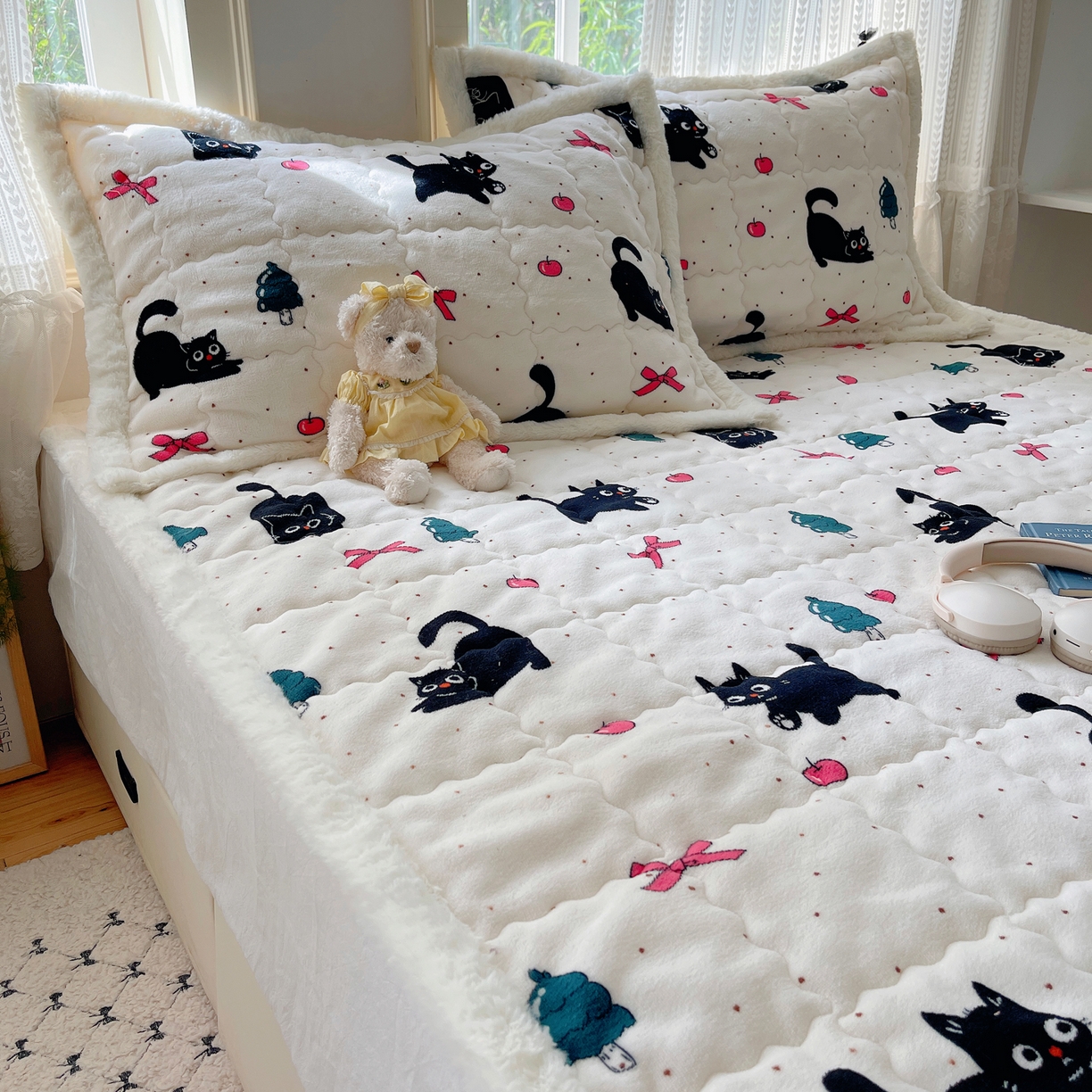 91家纺网 家纺一手货源 找家纺 红嘴企鹅 2025新款高克重牛奶绒印花床护垫床褥 圣诞猫