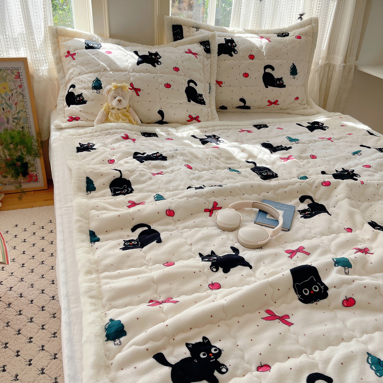 91家纺网 家纺一手货源 找家纺 红嘴企鹅 2025新款高克重牛奶绒印花床护垫床褥 圣诞猫