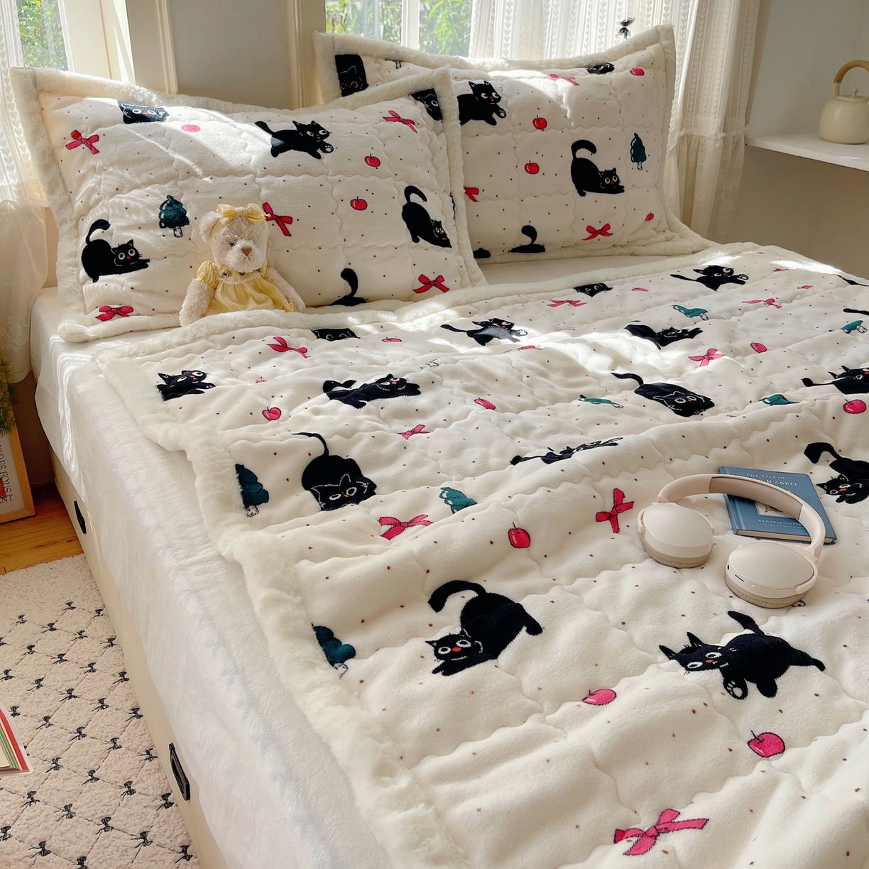 91家纺网 家纺一手货源 找家纺 红嘴企鹅 2025新款高克重牛奶绒印花床护垫床褥 圣诞猫