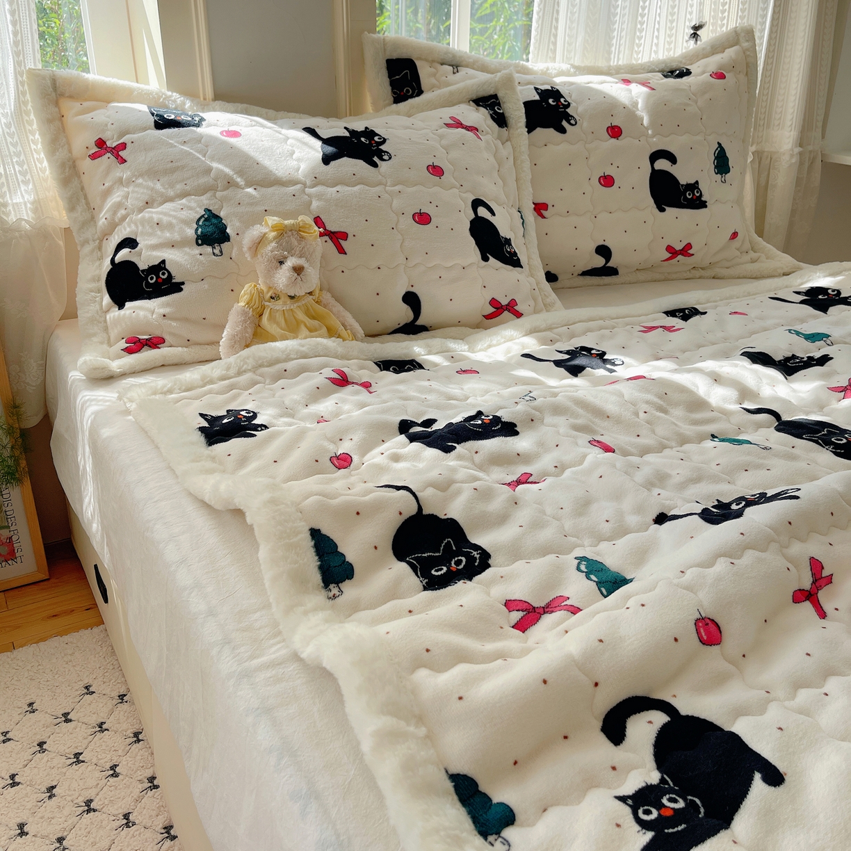 91家纺网 家纺一手货源 找家纺 红嘴企鹅 2025新款高克重牛奶绒印花床护垫床褥 圣诞猫