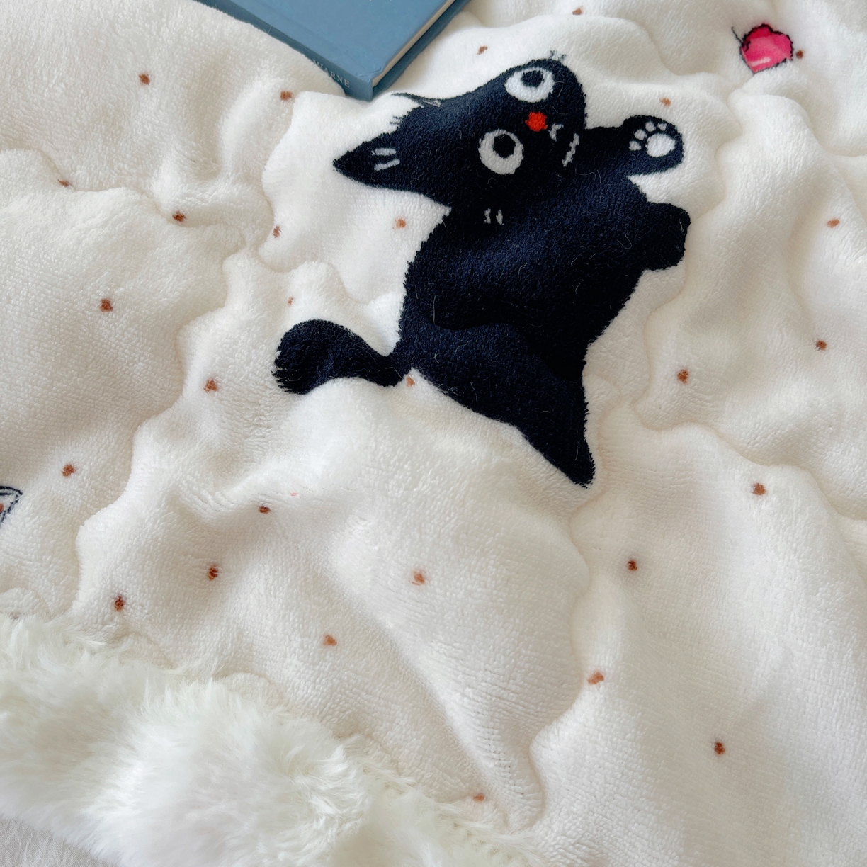 91家纺网 家纺一手货源 找家纺 红嘴企鹅 2025新款高克重牛奶绒印花床护垫床褥 圣诞猫