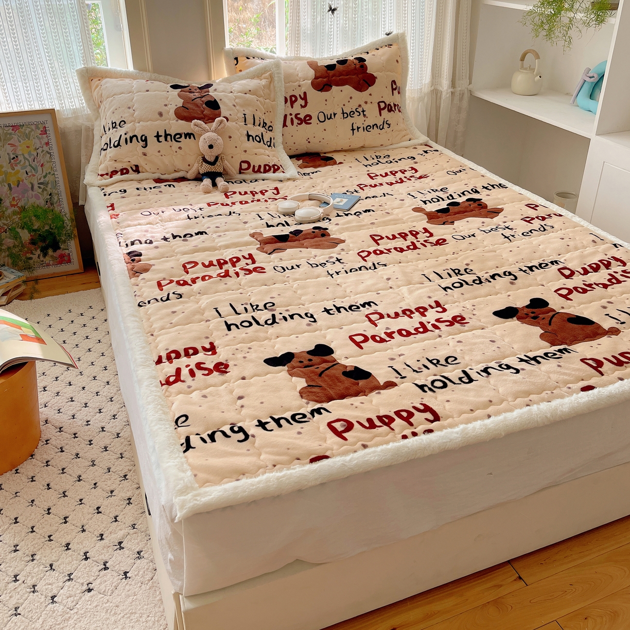 91家纺网 家纺一手货源 找家纺 红嘴企鹅 2025新款高克重牛奶绒印花床护垫床褥 淘气狗