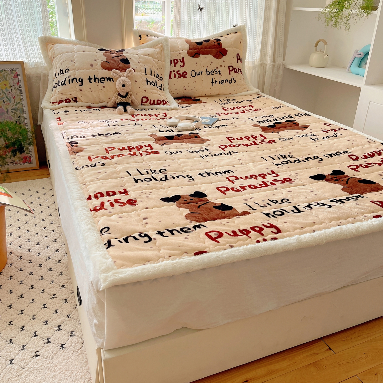 91家纺网 家纺一手货源 找家纺 红嘴企鹅 2025新款高克重牛奶绒印花床护垫床褥 淘气狗