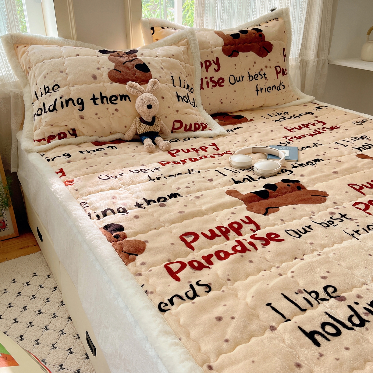 91家纺网 家纺一手货源 找家纺 红嘴企鹅 2025新款高克重牛奶绒印花床护垫床褥 淘气狗