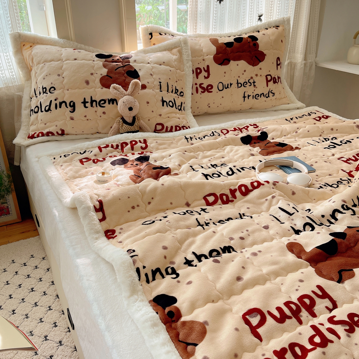 91家纺网 家纺一手货源 找家纺 红嘴企鹅 2025新款高克重牛奶绒印花床护垫床褥 淘气狗