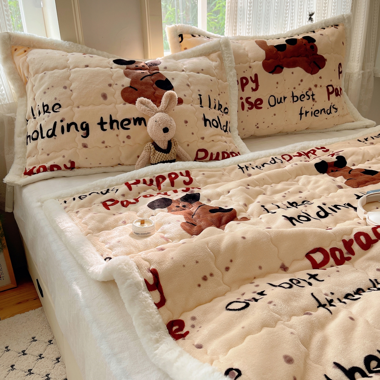 91家纺网 家纺一手货源 找家纺 红嘴企鹅 2025新款高克重牛奶绒印花床护垫床褥 淘气狗