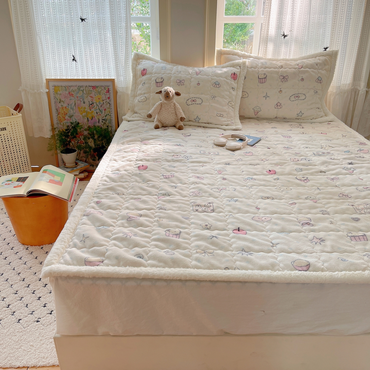 91家纺网 家纺一手货源 找家纺 红嘴企鹅 2025新款高克重牛奶绒印花床护垫床褥 小星甜心