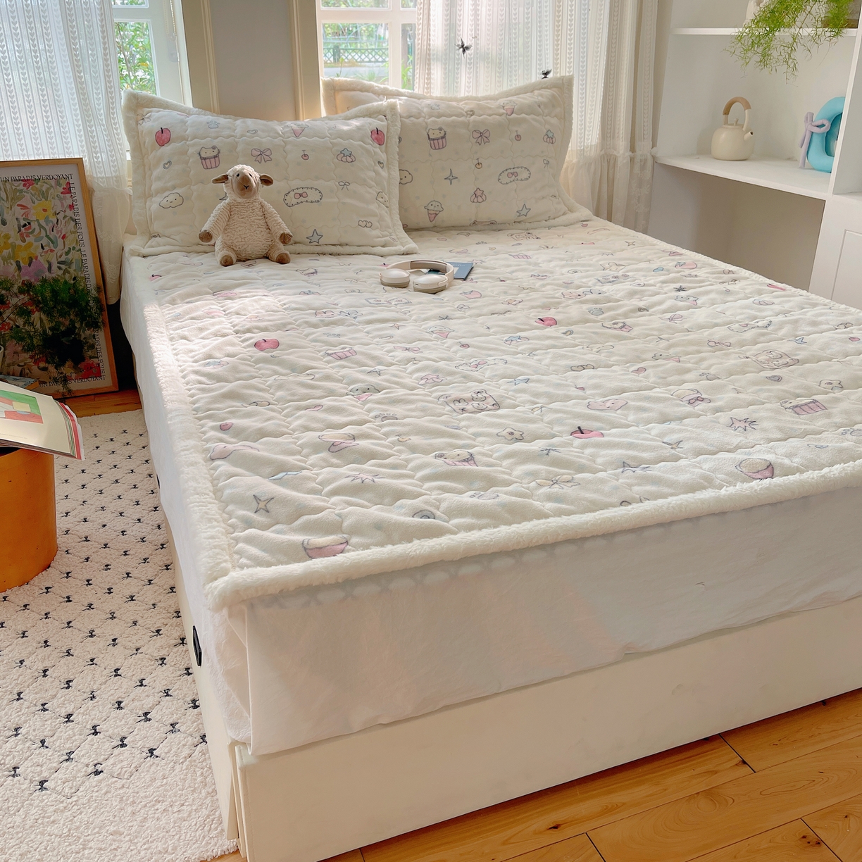 91家纺网 家纺一手货源 找家纺 红嘴企鹅 2025新款高克重牛奶绒印花床护垫床褥 小星甜心