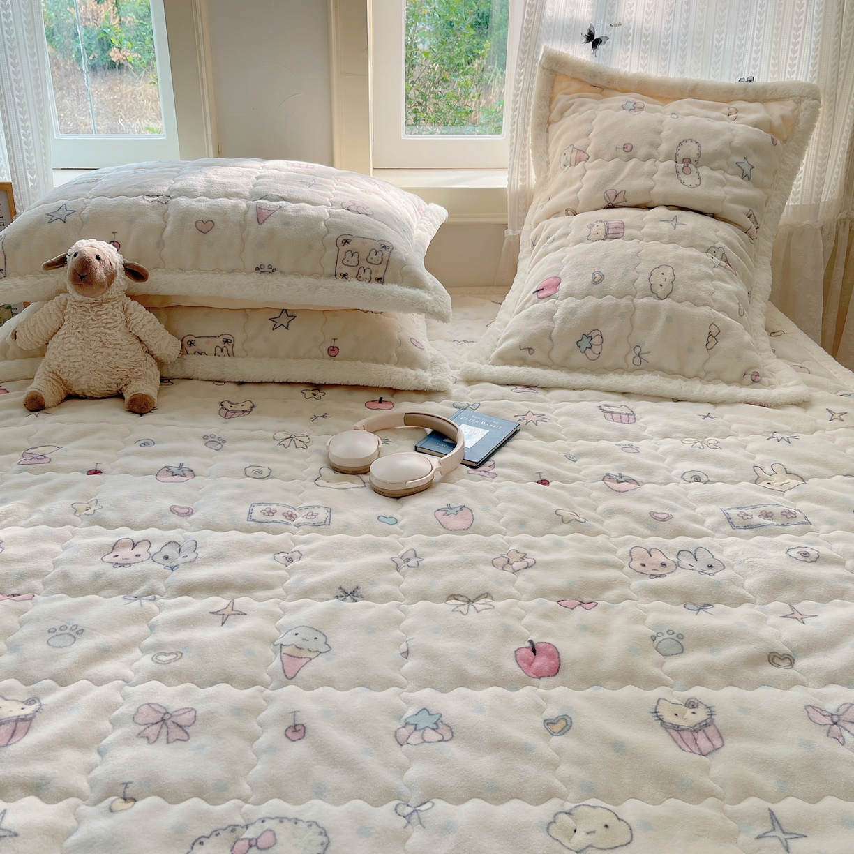 91家纺网 家纺一手货源 找家纺 红嘴企鹅 2025新款高克重牛奶绒印花床护垫床褥 小星甜心