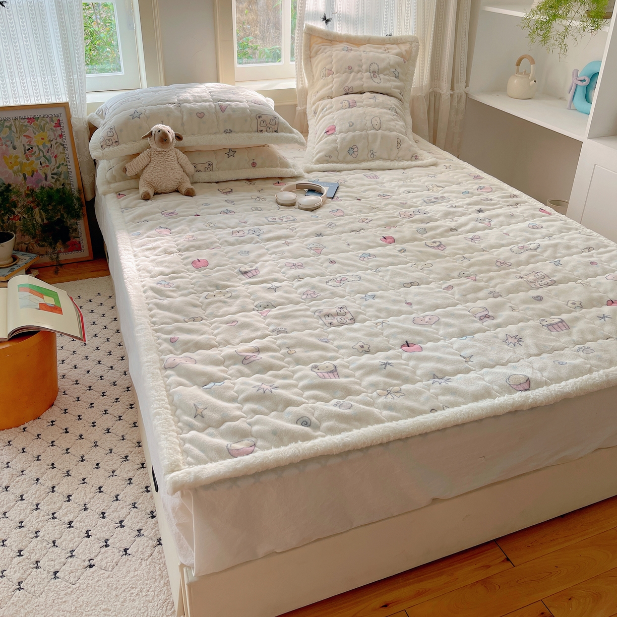 91家纺网 家纺一手货源 找家纺 红嘴企鹅 2025新款高克重牛奶绒印花床护垫床褥 小星甜心