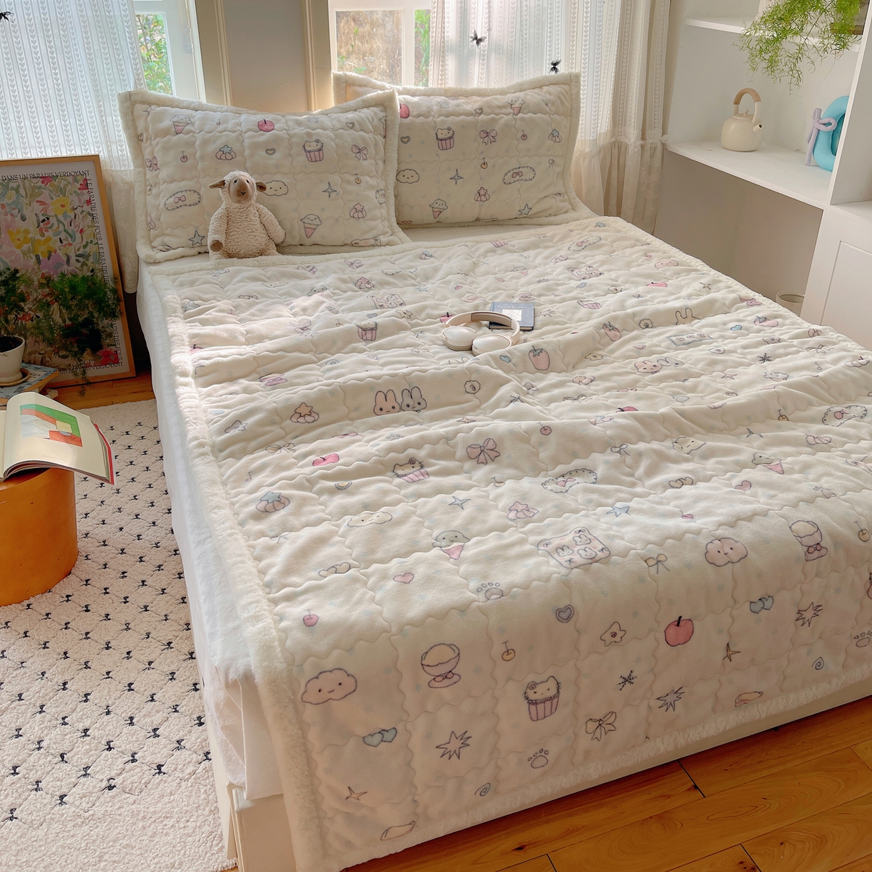 91家纺网 家纺一手货源 找家纺 红嘴企鹅 2025新款高克重牛奶绒印花床护垫床褥 小星甜心