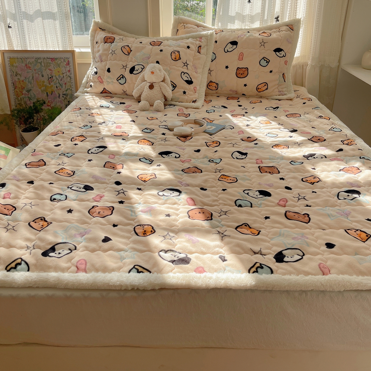 91家纺网 家纺一手货源 找家纺 红嘴企鹅 2025新款高克重牛奶绒印花床护垫床褥 星星乐园