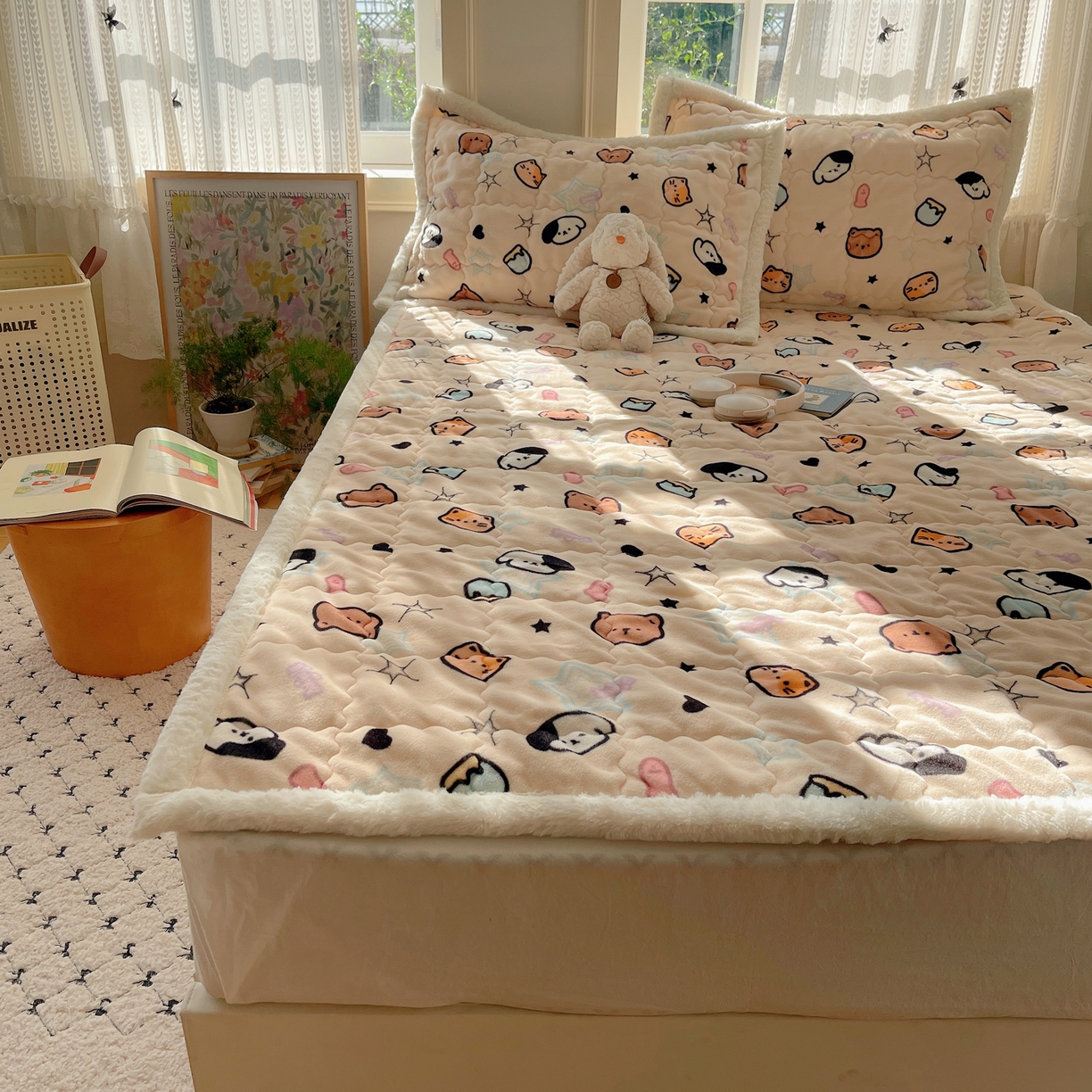 91家纺网 家纺一手货源 找家纺 红嘴企鹅 2025新款高克重牛奶绒印花床护垫床褥 星星乐园