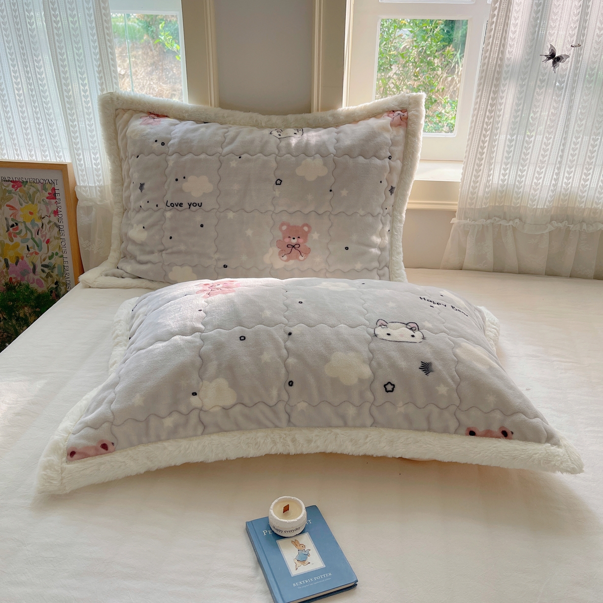 91家纺网 家纺一手货源 找家纺 红嘴企鹅 2025新款高克重牛奶绒印花床护垫床褥 星云小熊