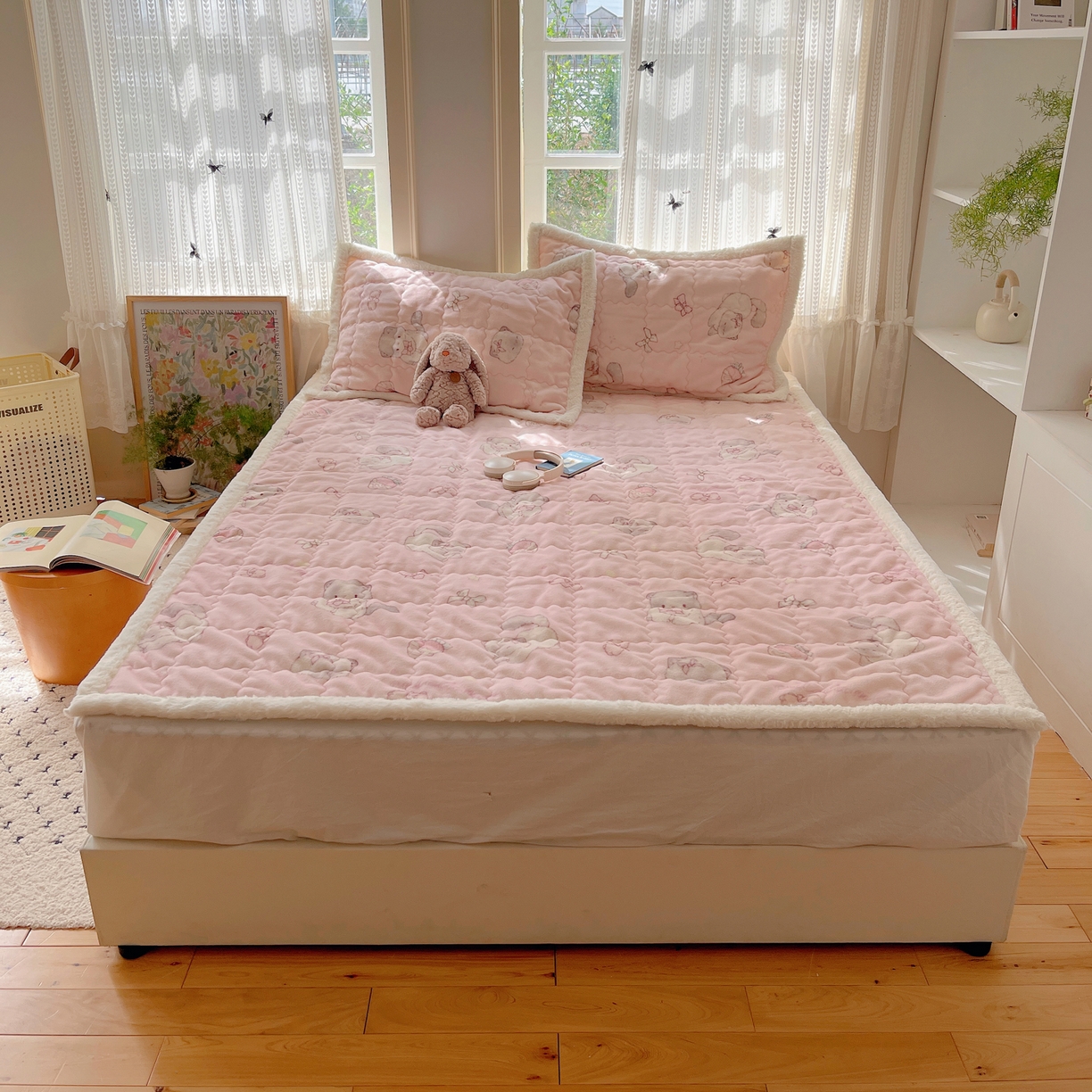 91家纺网 家纺一手货源 找家纺 红嘴企鹅 2025新款高克重牛奶绒印花床护垫床褥 羞羞猫