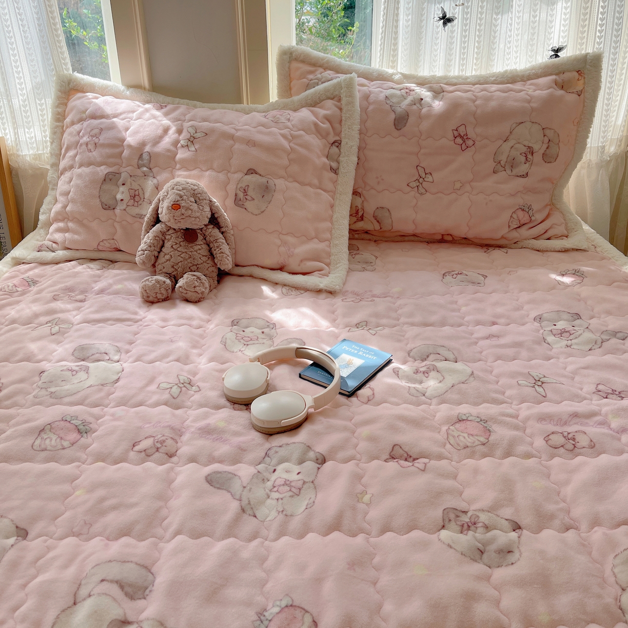 91家纺网 家纺一手货源 找家纺 红嘴企鹅 2025新款高克重牛奶绒印花床护垫床褥 羞羞猫