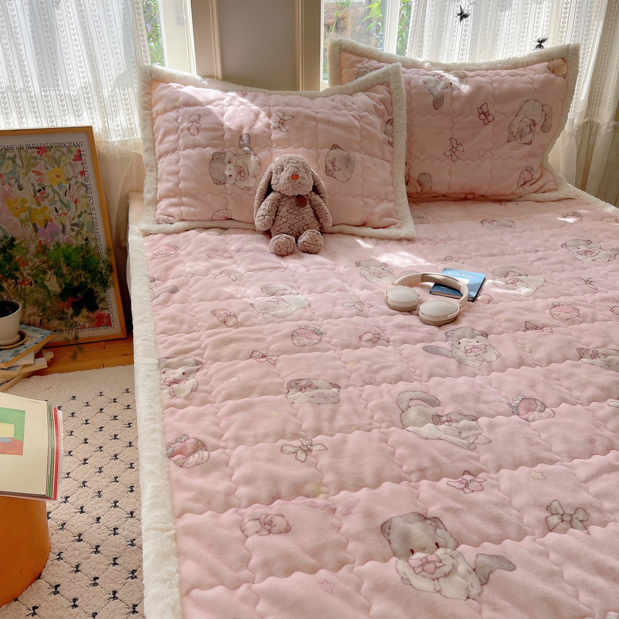 91家纺网 家纺一手货源 找家纺 红嘴企鹅 2025新款高克重牛奶绒印花床护垫床褥 羞羞猫